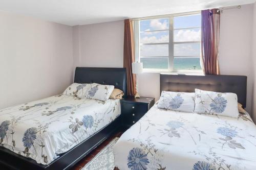 Gulta vai gultas numurā naktsmītnē Komffy Home w/ 2 Queen Beds & Ocean View at Tides