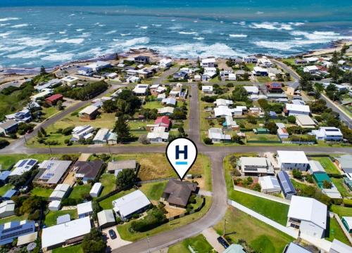 an aerial view of a suburb with a street sign at 11 Elizabeth - BYO Linen - Ocean Glimpses in Middleton