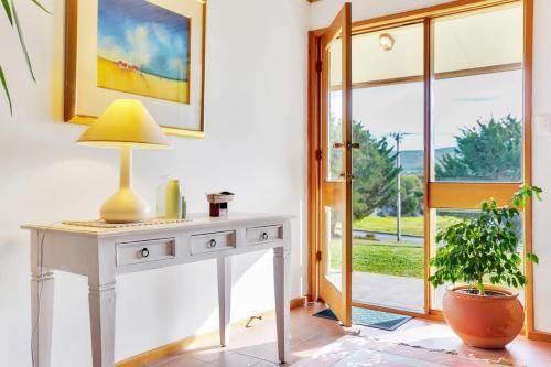 Taman di luar 3 Seagull - BYO Linen - Beachfront Sand Dunes