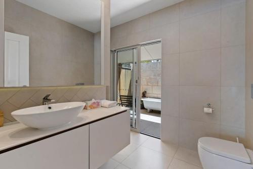 Un baño de 28 Ferrier Dve Waitpinga- Linen Included