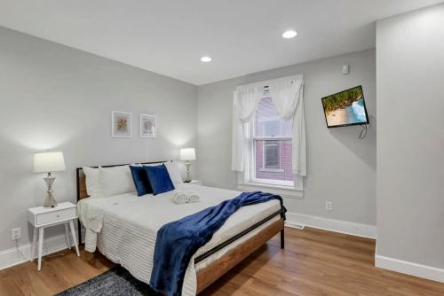 a bedroom with a large bed and a window at Housepitality - The Capital House - 5 BR Downtown in Columbus