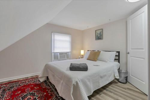 a bedroom with a large bed with a white blanket at Housepitality - West Side Lodge - 6 BR 2 BA in Columbus