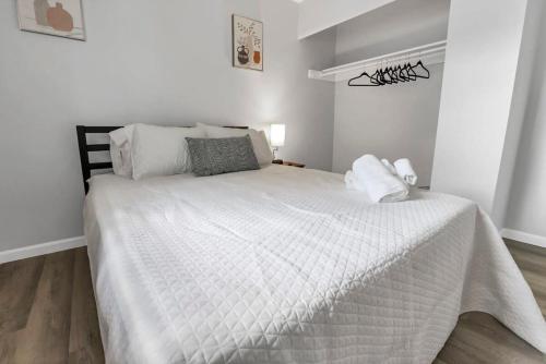 Katil atau katil-katil dalam bilik di Housepitality - The Gahanna Ranch - 3 BR - Airport