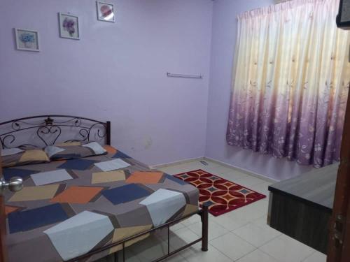 Postel nebo postele na pokoji v ubytování ZR Homestay Chukai Kemaman with 3 Bedroom