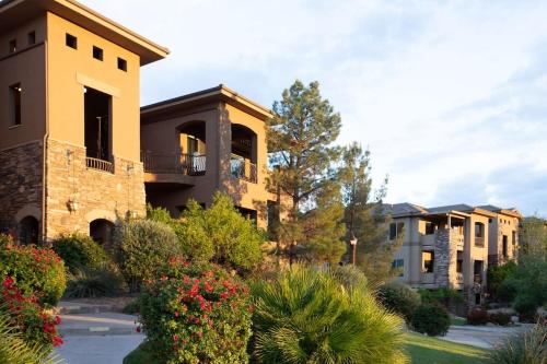 a large house with a balcony in a yard at Coral Vista Suite Resort Pools BBQ Fireplace Jacuzzi Tub A9 in Washington