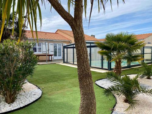 Maison Lumineuse avec Piscine Privée près de la Plage - Longeville-sur-Mer - FR-1-336-151