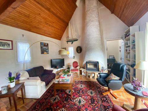 Photo de la galerie de l'établissement Maison spacieuse 6-8 pers., plage & port Logeo à 200m, jardin et terrasse - FR-1-639-115, à Sarzeau