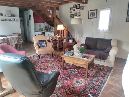 Photo de la galerie de l'établissement Maison spacieuse 6-8 pers., plage & port Logeo à 200m, jardin et terrasse - FR-1-639-115, à Sarzeau