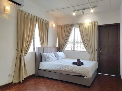 Katil atau katil-katil dalam bilik di New!14pax,Petaling Jaya Damansara Landed Home next Starling Atria Mall 1U IKEA