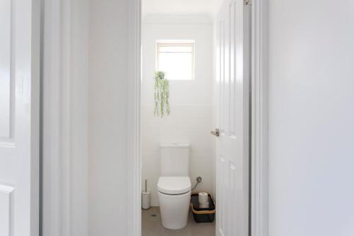 Bilik mandi di Seaside Studio Apartment - North Fremantle