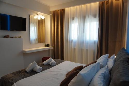a hotel room with a bed and a mirror at Villa Vaso with jacuzzi in Epanomi