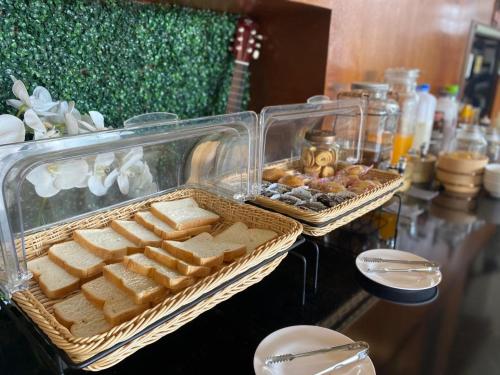 ホテルの敷地内または近くでの食事または食べ物