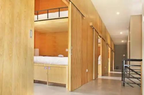Ліжко або ліжка в номері Urban Dormitory Hostel