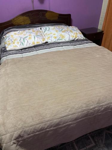 a close up of a bed in a bedroom at Hasta 4 per. dormitorio principal y otro con 2 camas in Los Andes