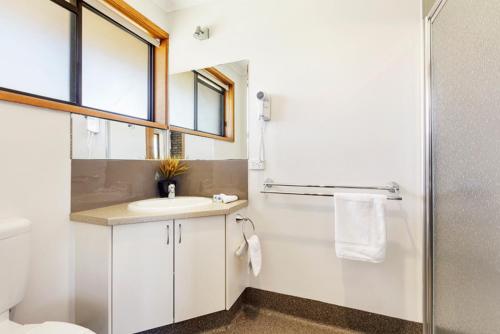 a bathroom with a sink and a shower at Lakeside Country Club in Numurkah