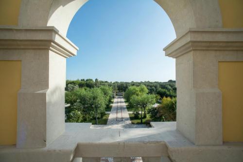 an archway in a building with a view at Relais il Melograno in Arnesano