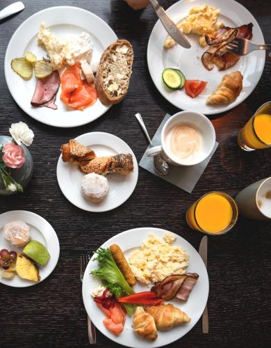 Comida en o cerca de este hotel