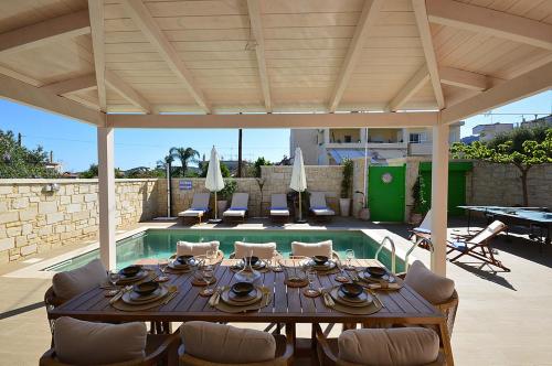 Πισίνα στο ή κοντά στο Villa Ithaca