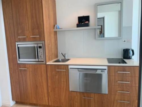Η κουζίνα ή μικρή κουζίνα στο Serain Residences on Legends