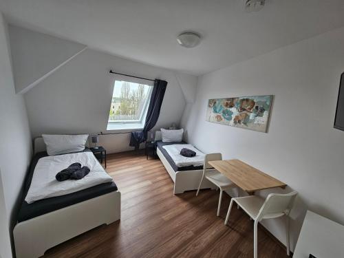 Χώρος καθιστικού στο 3 moderne 2-Zimmer-Apartments mit WLAN & Parkplatz, Perfekt für Familien & Gruppen