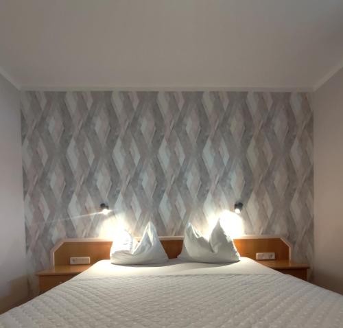 a bedroom with a bed with two pillows on it at Ferienwohnungen Seerose in Dellach direkt am Millstätter See in Millstatt