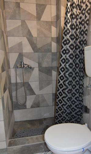 Et badeværelse på Apartman Kaća
