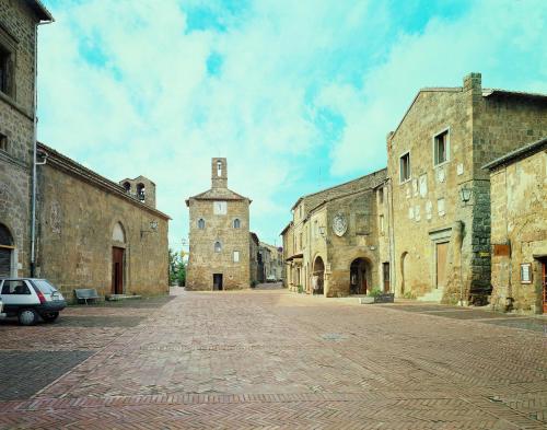 an empty street in an old stone building at Hotel Scilla in Sovana