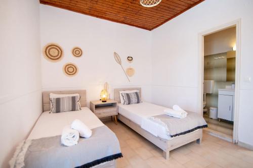 Ένα ή περισσότερα κρεβάτια σε δωμάτιο στο Spyros Rooms