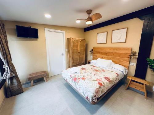 a bedroom with a bed and a ceiling at Caserio Kamirune in Laukiz