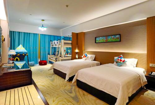 a hotel room with two beds and a childrens bedroom at Mission Hills Hotel Resorts Dongguan in Dongguan