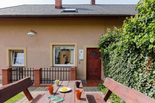 Holiday House BURSZTYN - Nature, Relax & Terrace by Noclegi Renters