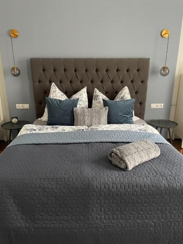 a bed with two pillows on top of it at Kerschbaumer.Apartments in Waidhofen an der Ybbs