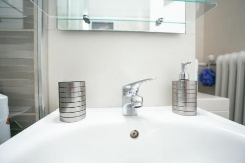 Modern renovated place in the city - Medley Serenity