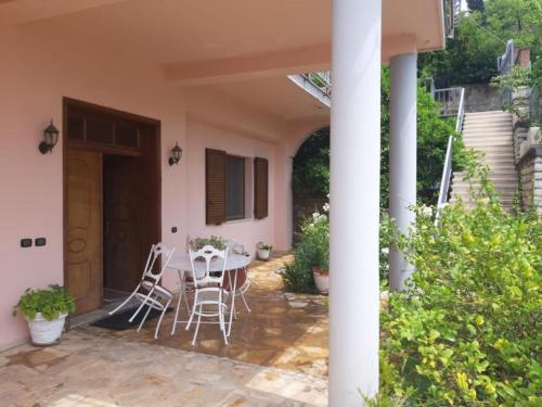 Μπαλκόνι ή βεράντα στο Guesthouse Villa Rosa Berat