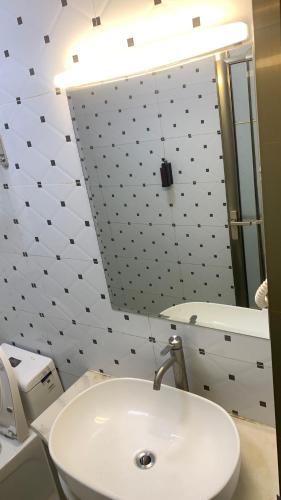 Un baño de 老骆西港宾馆