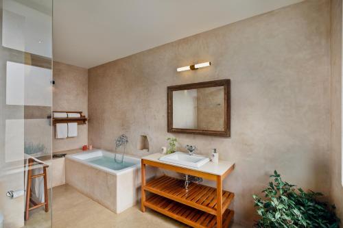 Ένα μπάνιο στο Luxury villas in Goa - Pruthvi Villa