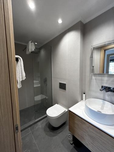Ένα μπάνιο στο Sunrise and Sunset Palio side View Appartment