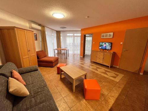 Televisyen dan/atau pusat hiburan di Károly Apartman