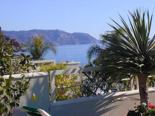 Apartamento amplio en primera linea playa Burriana , luminosa terraza con vistas al mar