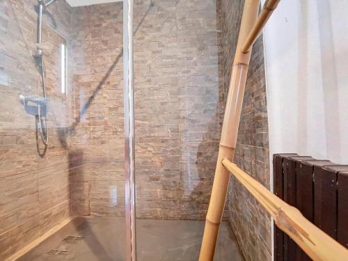 a shower in a room with a brick wall at ღ Le Petit Fleyres - Design, Confortable, Wifi in Toulouse