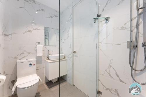 a bathroom with a toilet and a glass shower at Aircabin - Eastwood - Luxury - 4 Bedrooms House in Eastwood