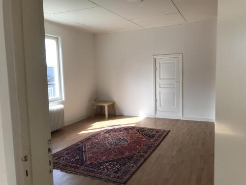 an empty room with a rug and a door at Lägenhet/Apartment Krylbo, Avesta Sweden in Avesta