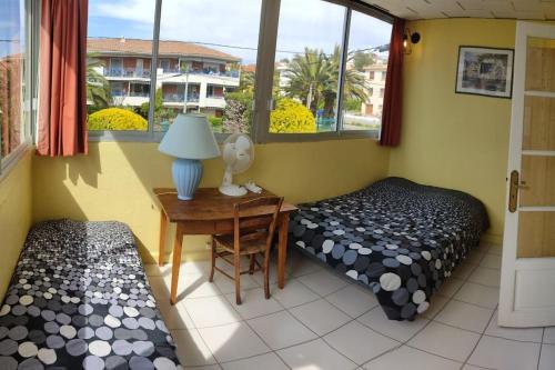 T2 -Six Fours - 300m plage