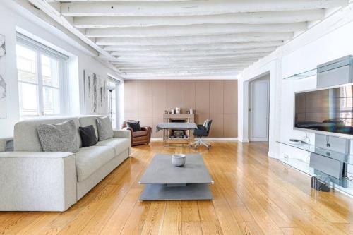 Marais Historical Center Charming Apartment 1BR