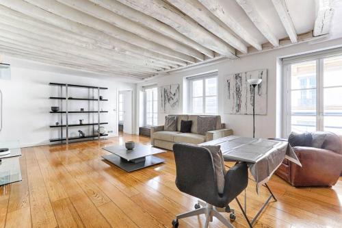 Photo de la galerie de l'établissement Marais Historical Center Charming Apartment 1BR, à Paris