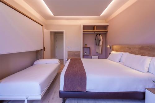 a bedroom with two beds in a room at Spirit Hotel Ciudad de Burgos in Rubena