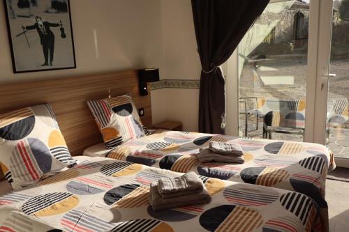 Ένα ή περισσότερα κρεβάτια σε δωμάτιο στο Le Relais de Porz Morvan