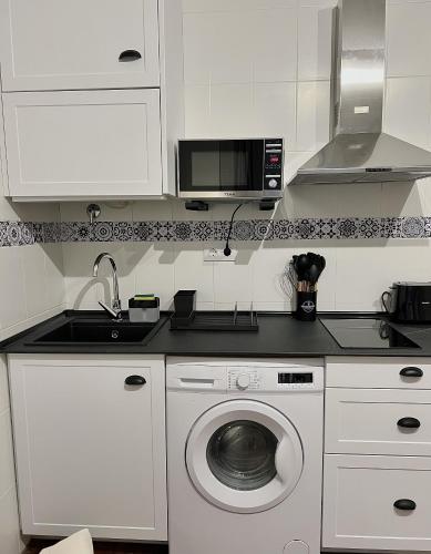 Η κουζίνα ή μικρή κουζίνα στο Apartamentos Val de Comillas