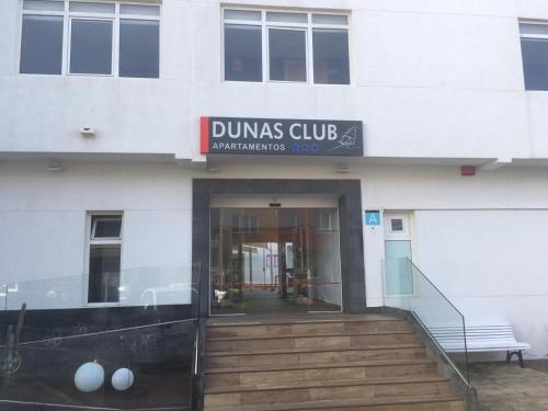 a building with a dums club sign in front of it at Dunas Club - Hotel & Apartamentos in Corralejo