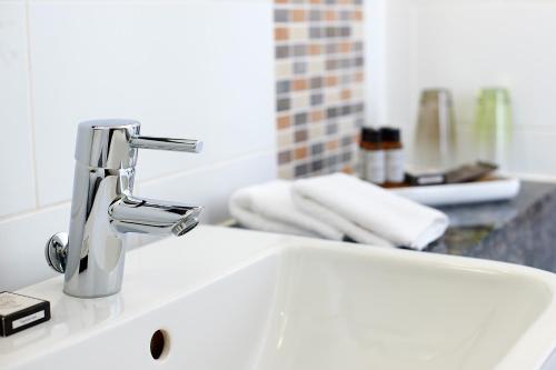 Gallery image of Potters Heron Hotel in Romsey